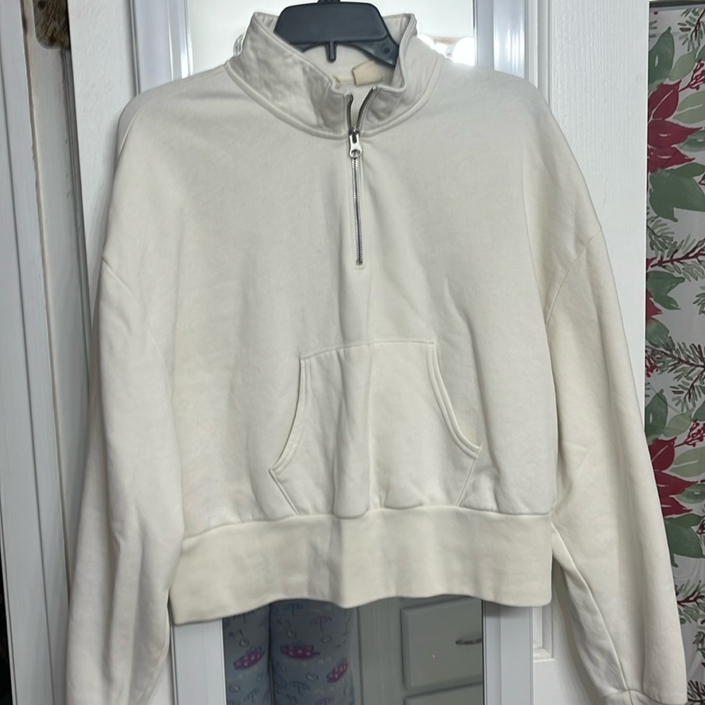 Levis size xl women’s cropped sweatshirt